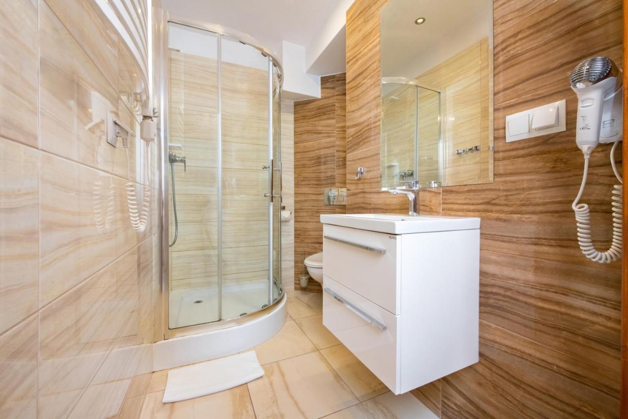 Aparthotel Globus Krasków Εξωτερικό φωτογραφία